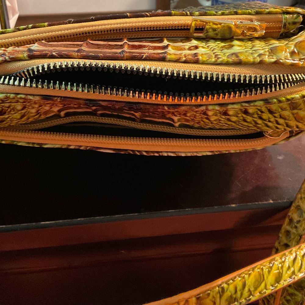 Stylish Crocodile Embossed Shoulder/Crossbody Bag. NWOT - Picture 4 of 4